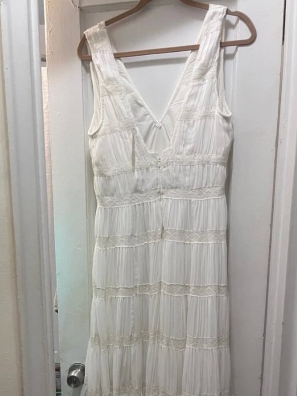 Abercrombie & Fitch White Tiered V-Neck Maxi Dress - Picture 2 of 2